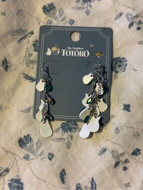 Hot Topic Totoro White and Green Dangle Charm Cat Earrings